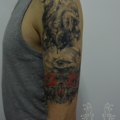 Tatuaj craniu si inima pentru o maneca(sleeve) in progres.Tatuaje bucuresti, tatuaje, tatuaj mana, tattoo